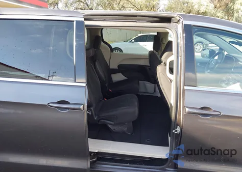 2018 Chrysler Pacifica Lx z USA, uszkodzony, nr VIN 2C4RC1CG7JR148585